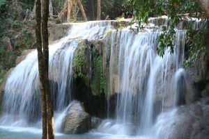 7 razones para viajar a Tailandia. Cascada Kanchanaburi.
