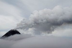 Guatemala y Belice. Explosión del Volcán Acatenango