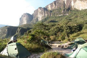 Trekking al monte Roraima En la base del Roraima