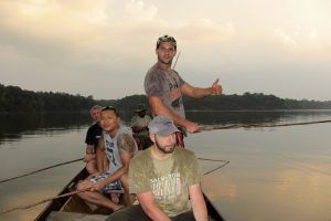 Pescando pirañas cerca de Manaos