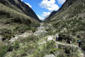 Iniciando el trekking Santa Cruz