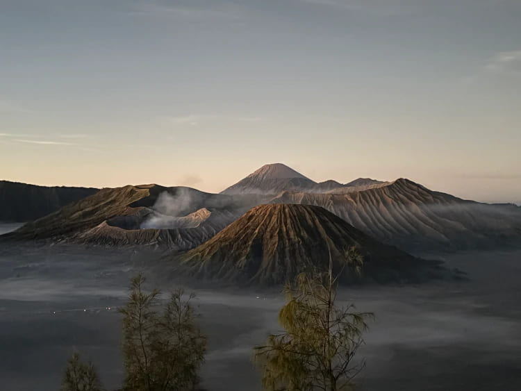 Amancer en Bromo. Indonesia
