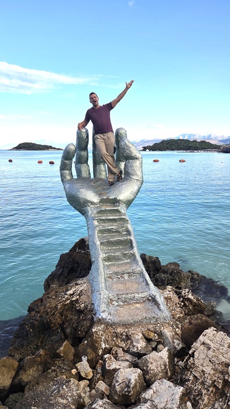 La mano de Ksamil. Albania